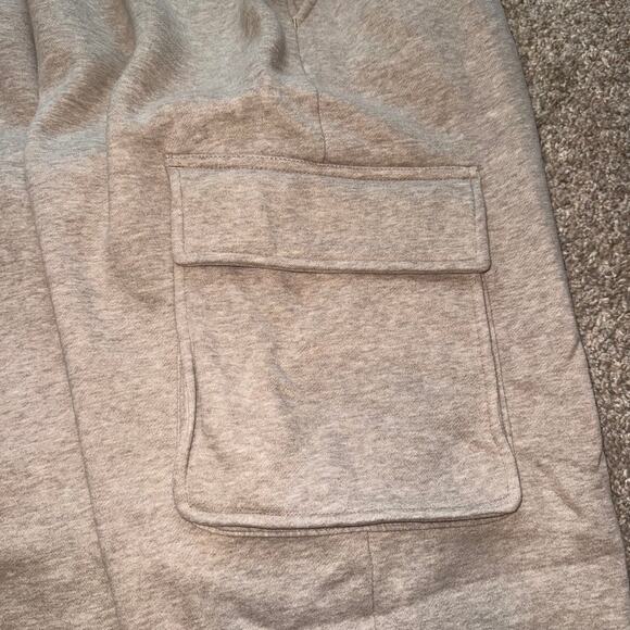 NWT! Abercrombie - Essential Oversized Cargo Sunday Sweatpant - Brown, Medium - Picture 3 of 4
